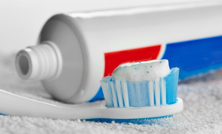 Rekomendasi Pasta Gigi yang Mengandung Fluoride
