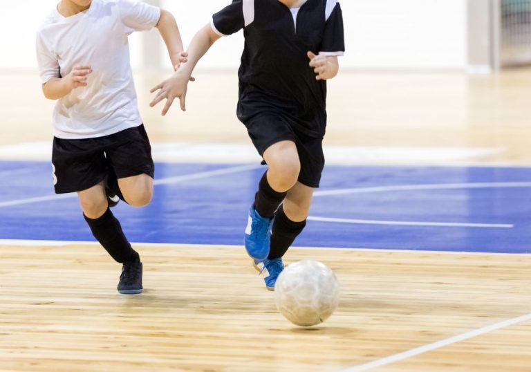 5 Rekomendasi Sepatu Futsal Untuk Flank Tingkatkan Kecepatan Dan