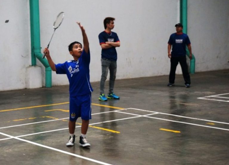Rekomendasi sepatu badminton untuk anak-anak